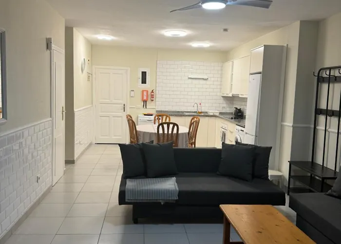 - 2 Bedroom Large Duplex With Double Terrace * 아데제